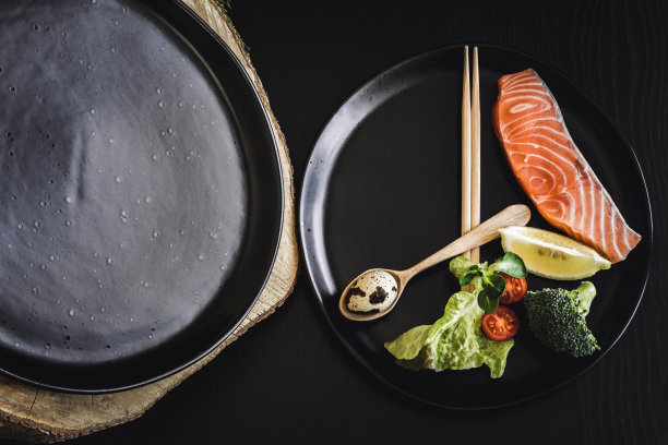 间歇性禁食法——16小时饮食，8小时进食。健康的生活方式的概念。特写，拷贝空间，俯视图。图片下载