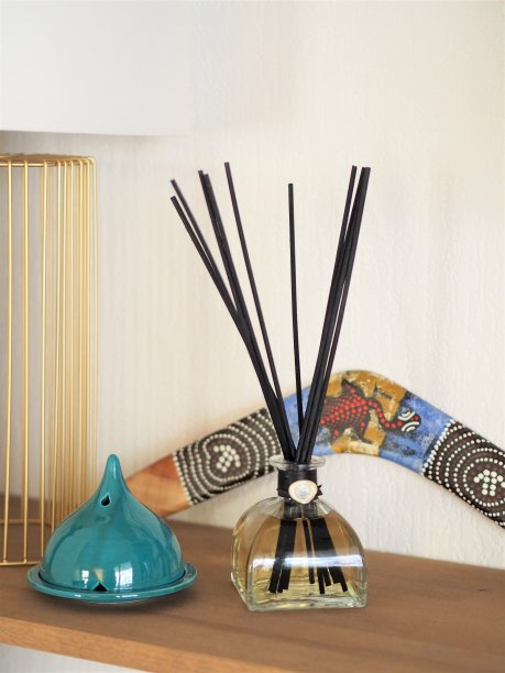 客厅里的空气清新剂。图片下载