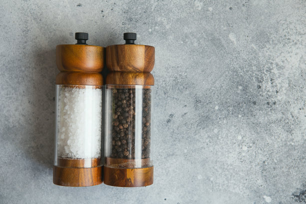 木盐和胡椒研磨机设置烹饪图片下载