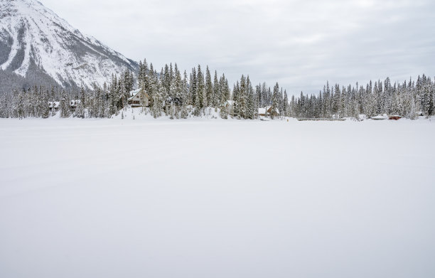 冰冻的翡翠湖图片下载