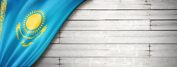 哈萨克斯坦国旗上的旧白墙横幅图片下载