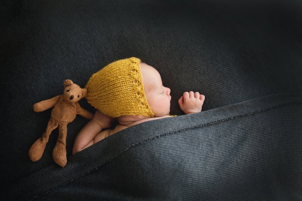 新生儿睡觉图片下载