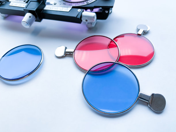 彩色试验镜片用于色盲矫正。视觉诊断用铝框。图片下载