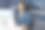 商务女性在办公室使用桌面库存照片图片下载