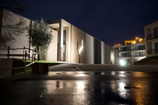 酒店外夜景长曝光摄影葡萄牙背景图片下载