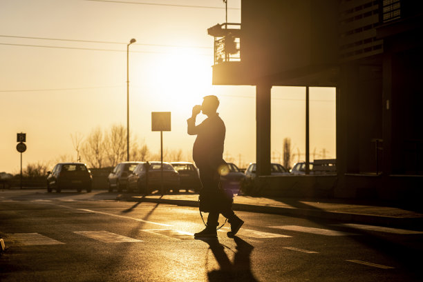 去上班的中年男人照片图片下载