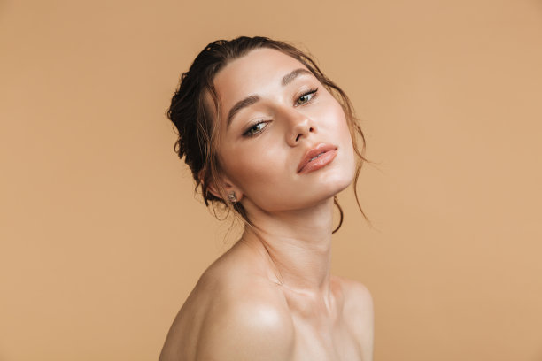 纯洁美丽温柔的女子站立图片下载