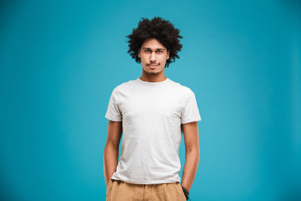 年轻英俊的非洲男子图片下载