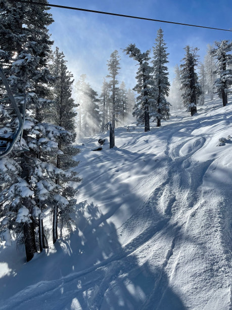 蓝鸟滑雪场的斜坡图片下载