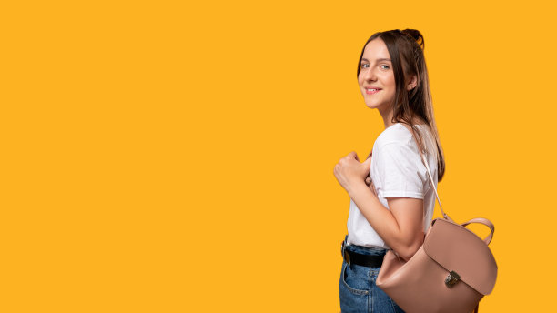 学习时间学生生活微笑年轻女子图片下载