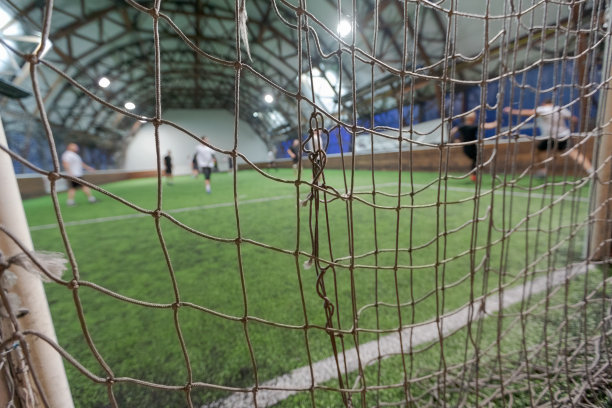 足球透过球门图片下载