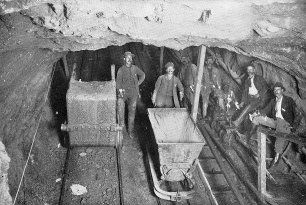 矿工工作在Simmer & Jack金矿在Germiston，南非- 19世纪图片下载