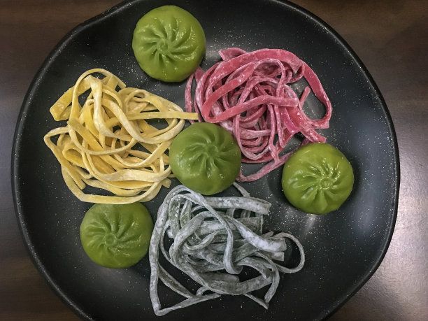 各种韩国生乌冬配素菜蒸圆饺图片下载