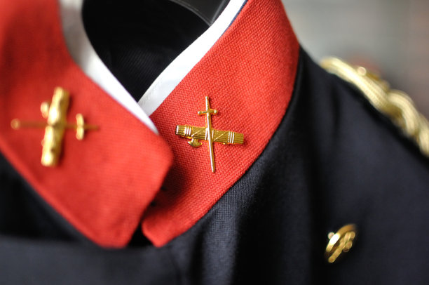 西班牙国民警卫队节日夹克的领子和细节图片下载