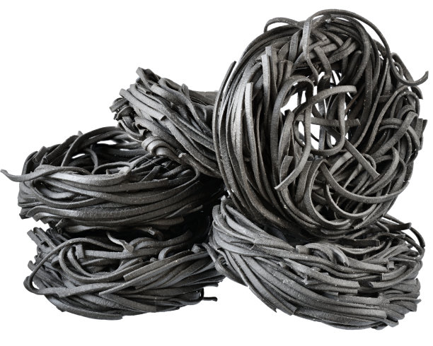 硬面食巢具黑色深褐色孤立图片下载