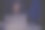 在办公桌前工作到很晚的成熟商人的正面视图图片下载