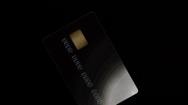 信用塑料隔离黑背景，商业财务运作，版面广告复制图片下载