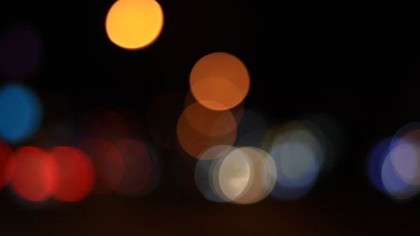 散景灯光在城市的夜幕背景下，散景背景图片下载