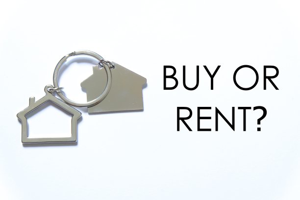 房地产主题：带有“买还是租？”字样的房屋钥匙链图片下载