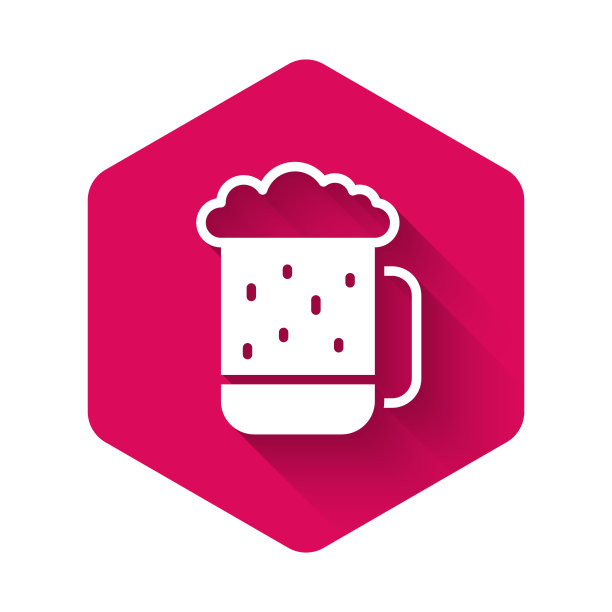 白色木制啤酒杯图标孤立与长阴影背景。粉红色的六角按钮。向量图片下载