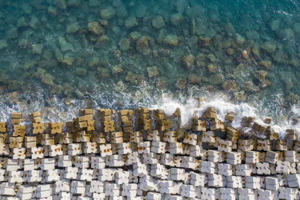 岸上人造岩石图片下载