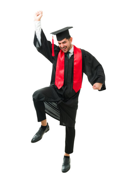 帅气的男人在毕业典礼上又跳又叫图片下载