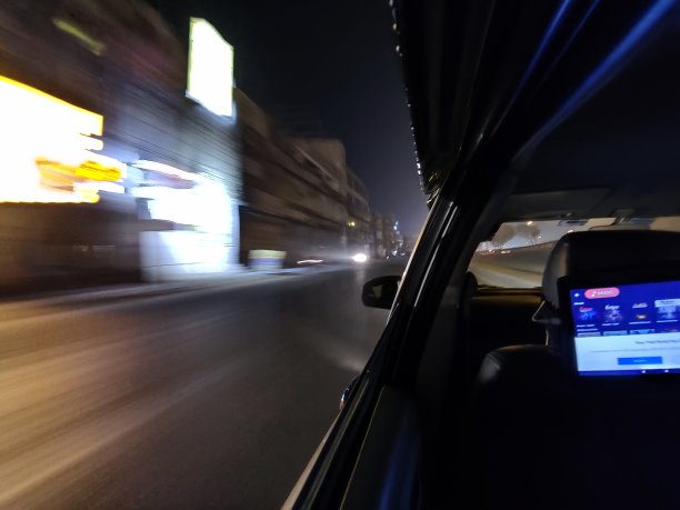 晚上乘出租车旅行图片下载