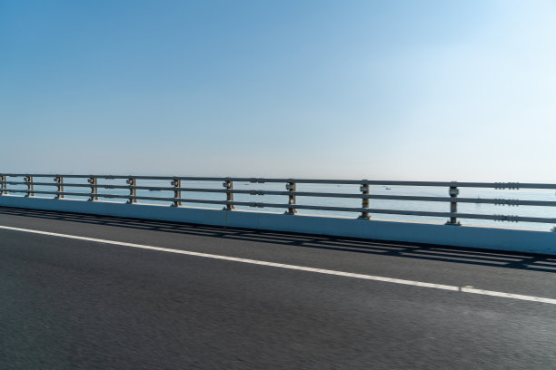 公路车道和户外自然景观图片下载