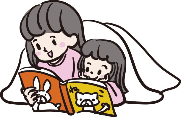 一张父母和孩子在睡觉前看图画书的插图图片下载