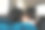 漂亮的黑发小女孩睡在车后座的椅子上。图片下载