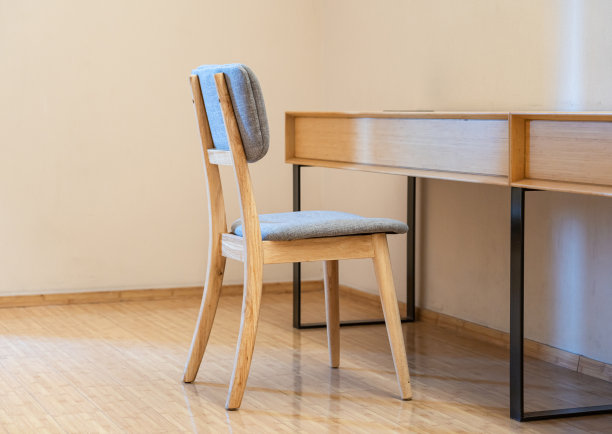 简约风格的桌椅图片下载