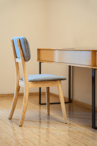 简约风格的桌椅图片下载