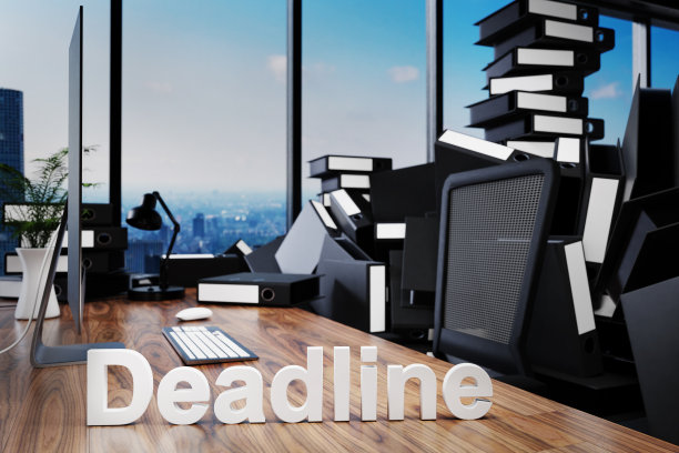 大量的文件文件夹和成堆的活页夹淹没了现代办公场所的PC和天际线视图;最后期限倦怠概念;三维演示图片下载