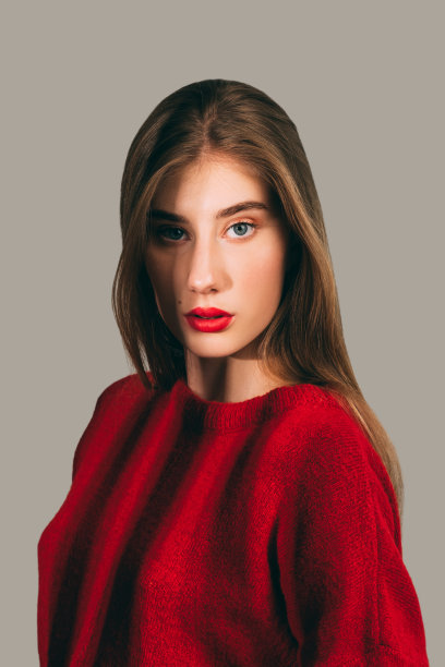 美丽的女性趋势看时尚休闲风格图片下载