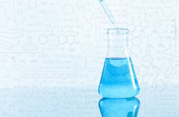 厄伦梅耶·弗拉斯克的画室照片，以黑板为背景手绘科学公式图片下载