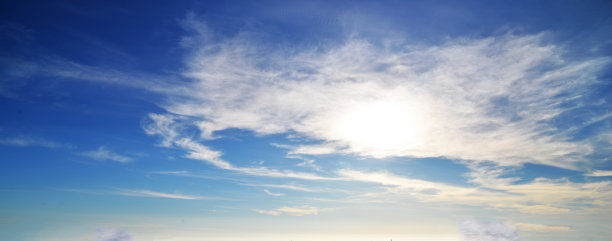 美丽的蓝天旗帜。营销背景。图片下载