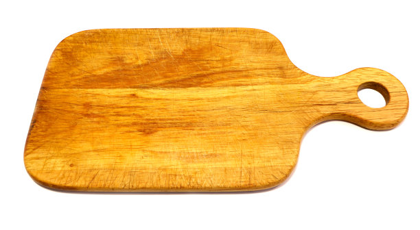 一块孤立在白色背景上的木制砧板。图片下载
