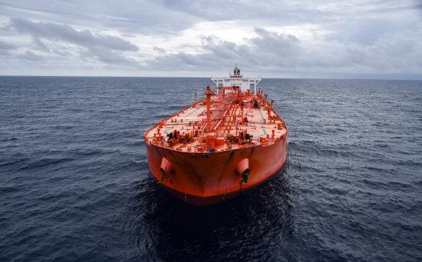 公海上的油轮图片下载