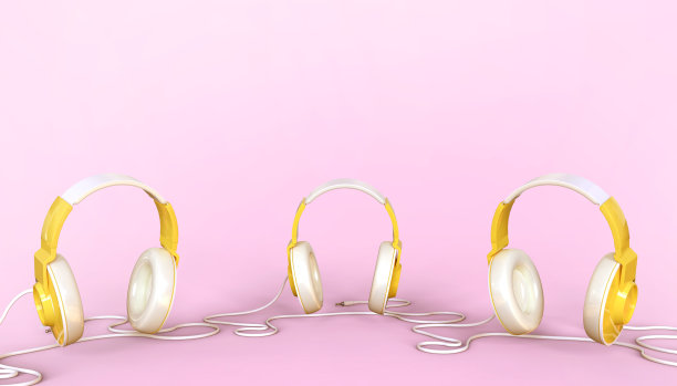 音乐在线流媒体听概念和创意耳机在紫色的背景。应用程序，设计复制空间，横幅，网站-3d渲染图片下载