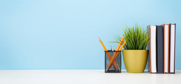 办公桌及办公用品图片下载