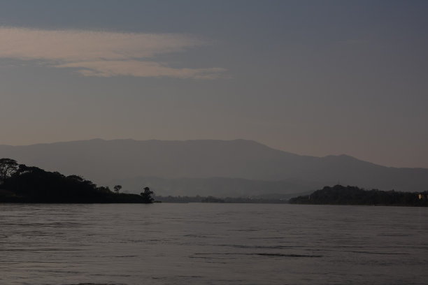 美丽的照片风景拍摄万荣在老挝，亚洲图片下载