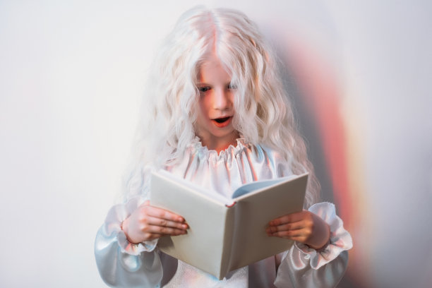 孩子的好奇心惊人的发现金发女孩的书图片下载