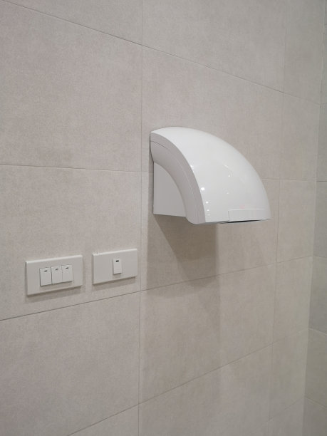 热风吹风机干燥剂湿手现代电动白色棕色瓷砖墙壁上公厕，厕所，厕所，自动设备卫生图片下载