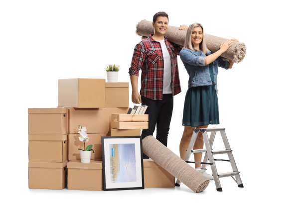 一堆包装好的纸板箱，一男一女拿着地毯图片下载