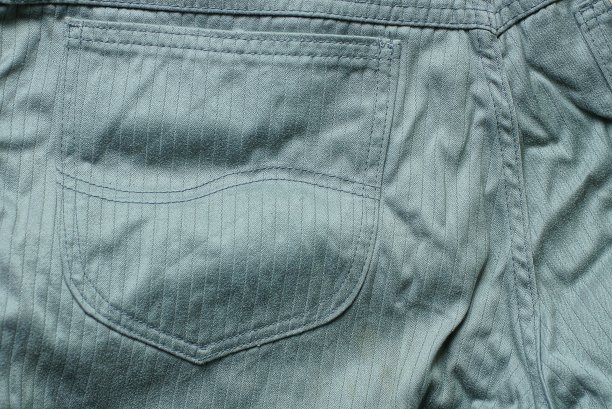 灰色褶皱条纹织物纹理带有口袋图片下载