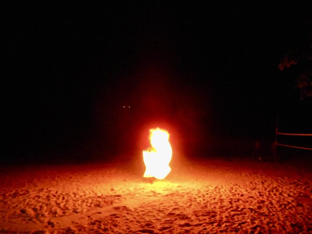 火灾表演是一组涉及到对火的操纵的表演艺术或技巧。图片下载