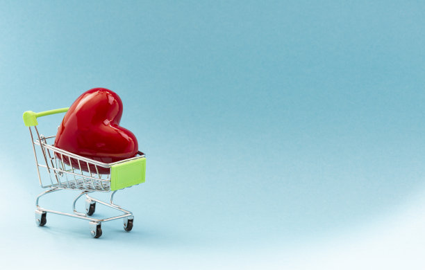 绿色购物车在商店销售的概念图片下载