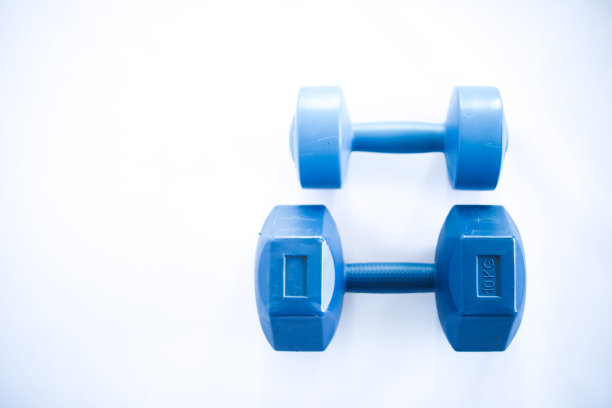 哑铃和垫子，运动图片下载