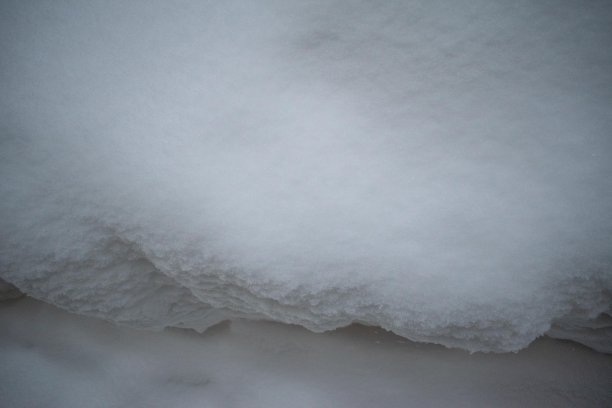 雪纹理。冬天的背景。日光。雪晶图片下载