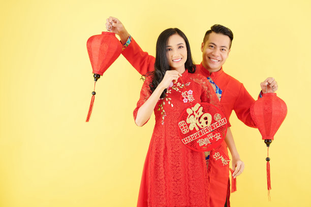 夫妻欢度春节图片下载